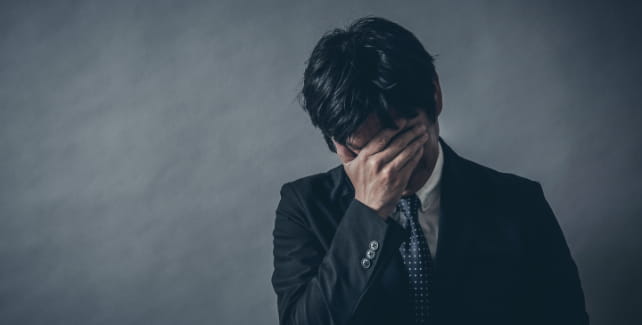 しょげるサラリーマン